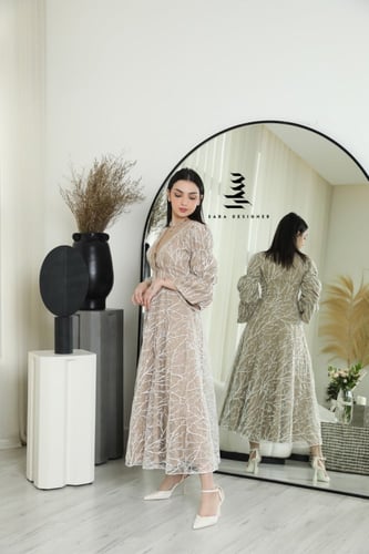 فستان عسلي مع تطريز كامل