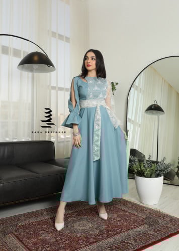 فستان مع تطريز بالصدر والكم