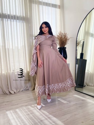 فستان عسلي بتطريز