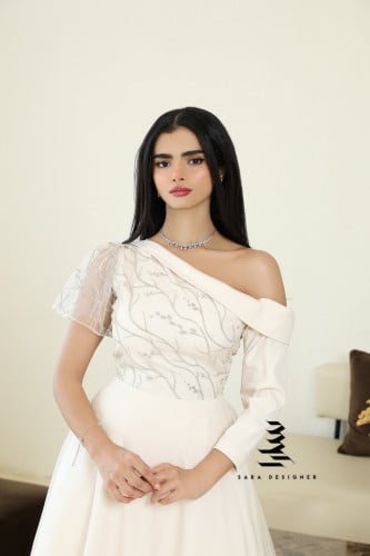 فستان بيج مع تطريز عسلي