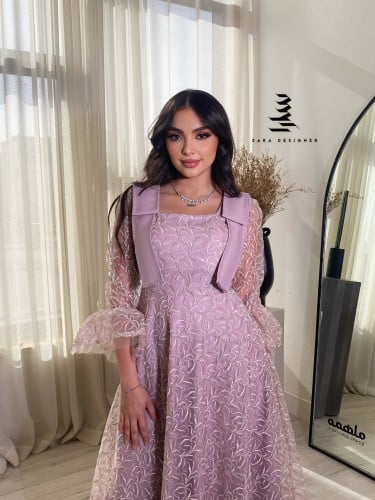 فستان وردي بتطريز كامل