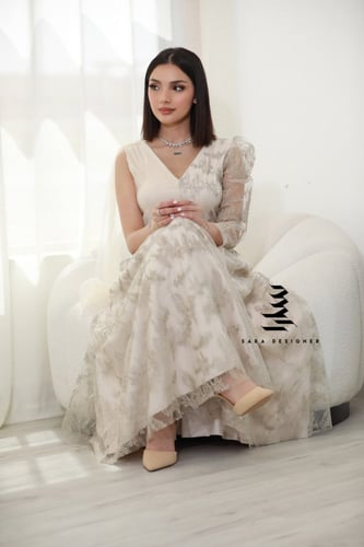 فستان بيج بتطريز عسلي