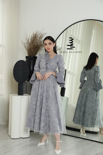 فستان رمادي بتطريز كامل
