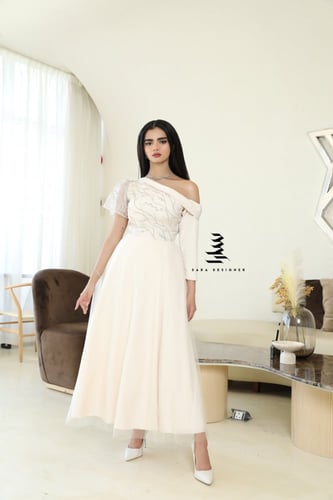 فستان بيج مع تطريز عسلي