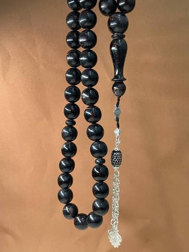 سبحة يسر طبيعي مطعم بكتلة فضة