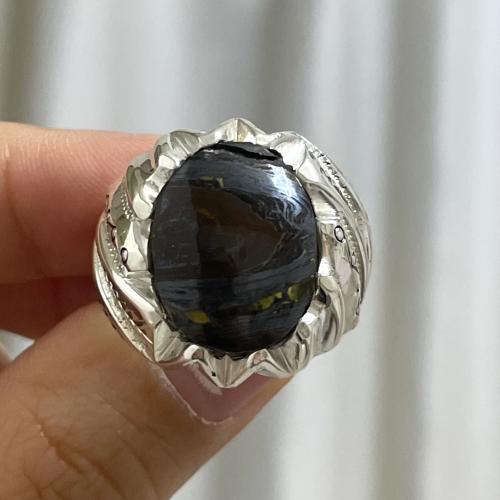 خاتم فضة رجالي بحجر عين الصقر