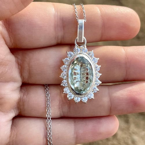قلادة فضة نسائية بحجر اكوامارين