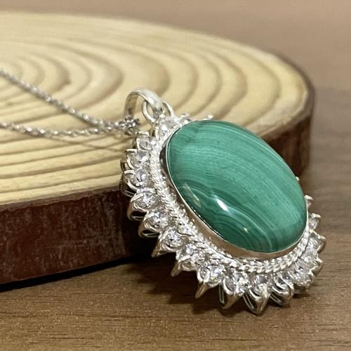 قلادة فضة نسائية بحجر ملاكايت طبيعي مرصع زركون سوي...