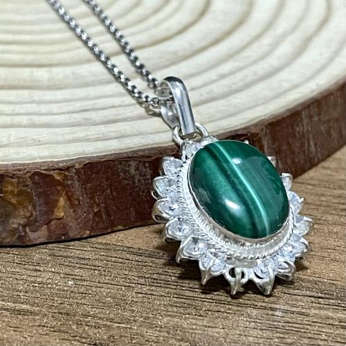 قلادة فضة نسائية بحجر ملاكايت طبيعي