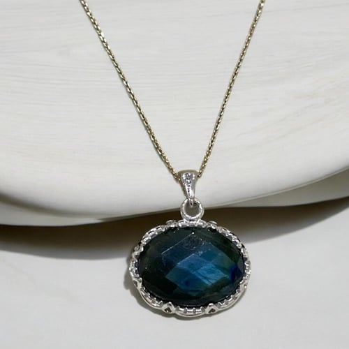 قلادة فضة نسائية بحجر طاووس طبيعي