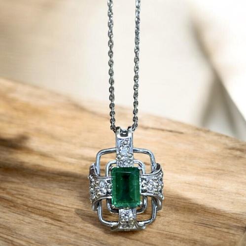 قلادة فضة نسائية بحجر زمرد كولومبي مرصع زركون سويس...