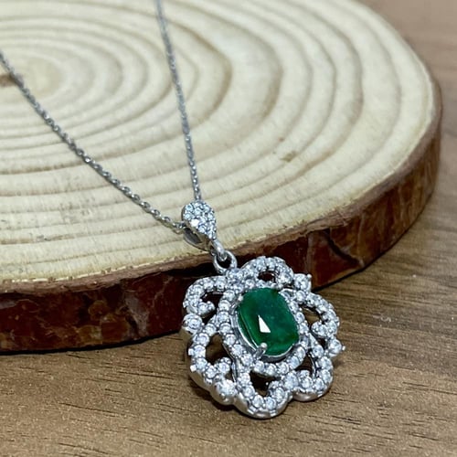 قلادة فضة نسائية بحجر زمرد كولومبي مرصع زركون سويس...