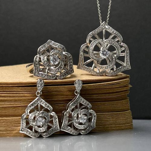 طقم فضة نسائي مرصع بالكريستال