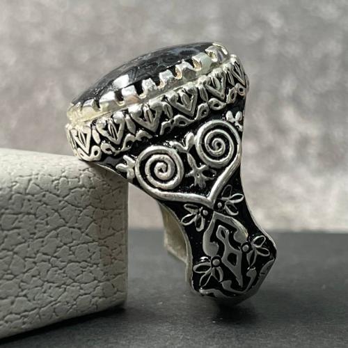 خاتم فضة رجالي بحجر عقيق جلد الحية يماني طبيعي