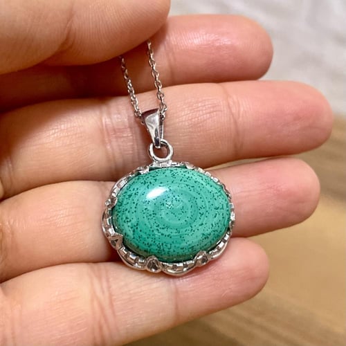 قلادة فضة نسائية بحجر مالاكايت طبيعي