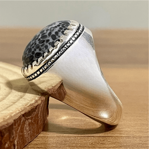 خاتم فضة رجالي بحجر عقيق جلد الحية