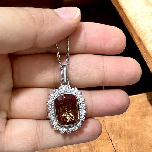 قلادة فضة نسائية بحجر سلطنايت متغير الالوان