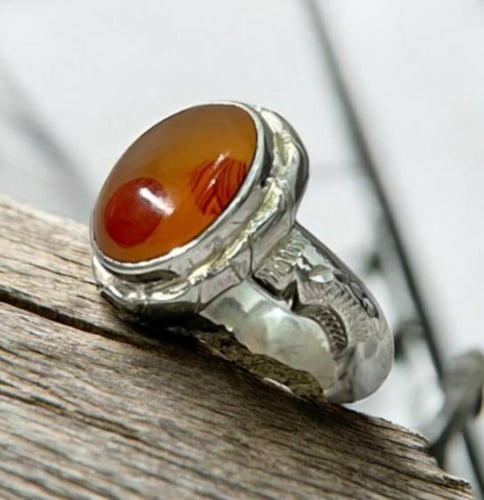 خاتم فضة رجالي ملكي بحجر عقيق يماني مشمشي طبيعي