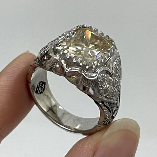 خاتم فضة رجالي بحجر الموزنايت بصلابة الالماس مرصع...