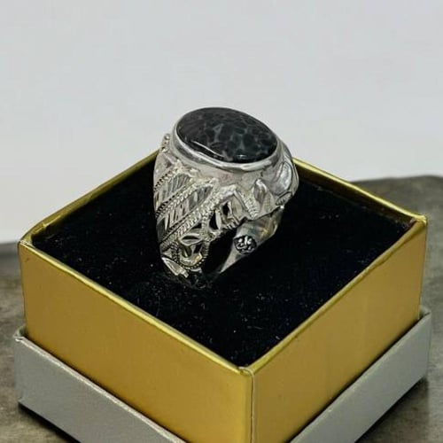 خاتم فضة رجالي بحجر عقيق جلد الحية