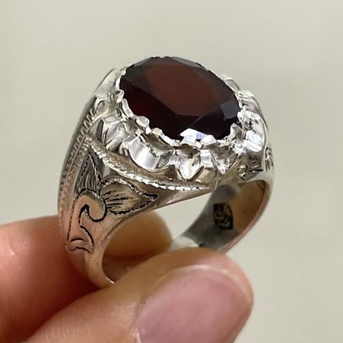 خاتم فضة رجالي بحجر الجارنيت