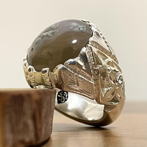 خاتم فضة رجالي بحجر عقيق ورد الربيع الطبيعي