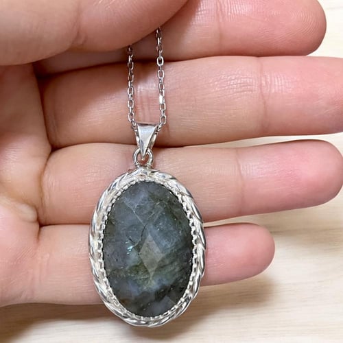 قلادة فضة نسائية بحجر طاووس طبيعي