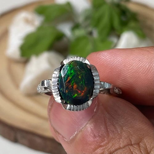 خاتم فضة نسائي بحجر اوبال اثيوبي طبيعي مرصع الماس