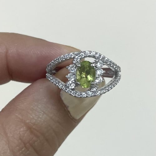 خاتم فضة نسائي بحجر الزبرجد الطبيعي مرصع زركون سوي...