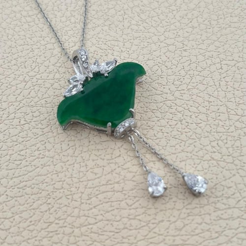 قلادة فضة نسائية بحجر جاد