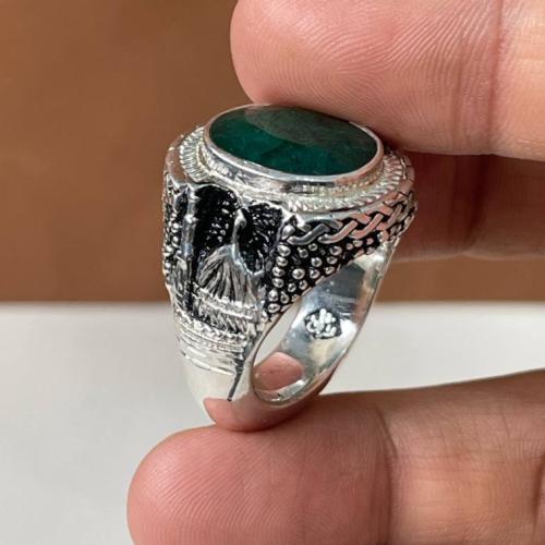 خاتم فضة رجالي بحجر زمرد