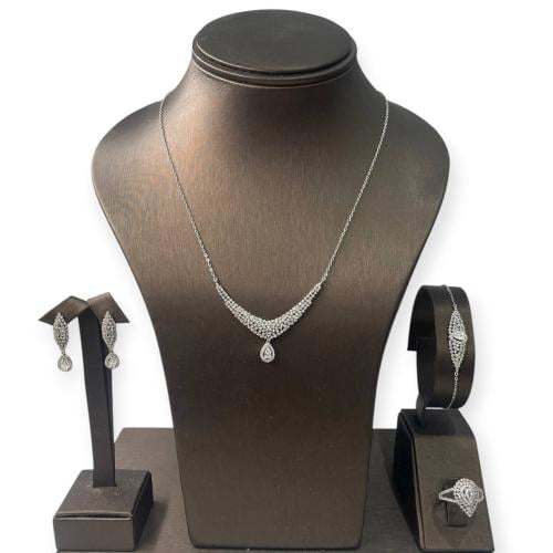 طقم فضة نسائي مرصع بزركون سويسري