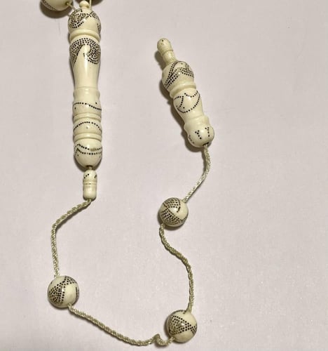 سبحة عاج الفيل 33 تسبيحه مطعَم بالفضه