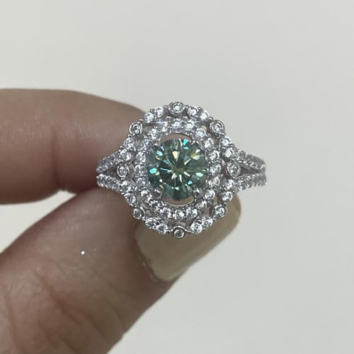 خاتم فضة نسائي بحجر الموزنايت بصلابة الالماس مرصع...