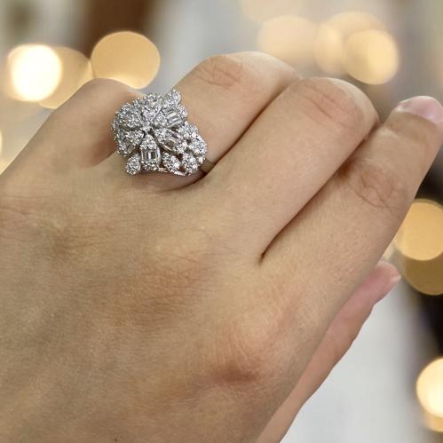 Women's silver ring set with crystal