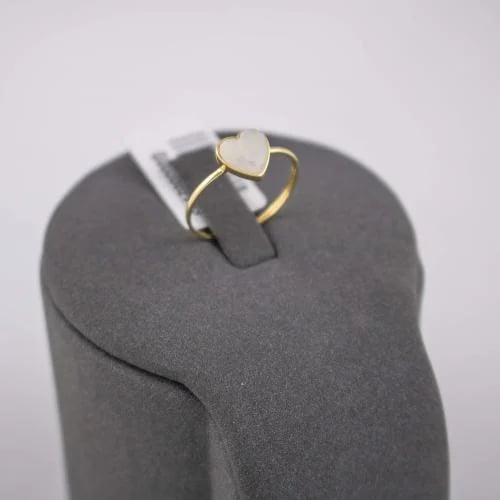 Luxurious 18k gold ring with a green stone, M2703
