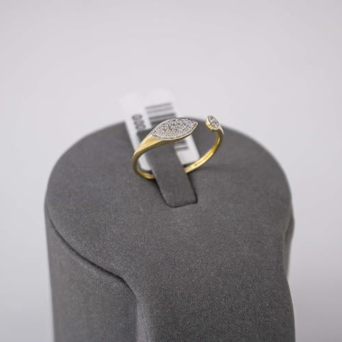 18k gold ring with zircon stones M5248