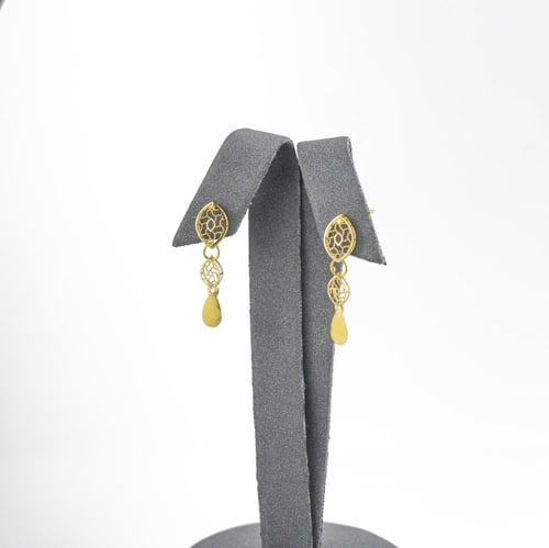 طقم ذهب "العيون الملكية" عيار 21 - بنقوش فخمة وتفا...