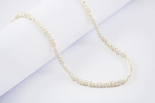 عقد ذهب مع اللؤلؤ الزراعي