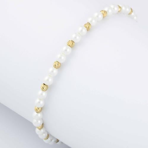 سوار لؤلؤ وذهب يتصميم خرزات متناثرة