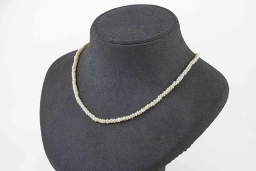 عقد ذهب مع اللؤلؤ الزراعي