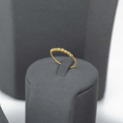 طقم ذهب عيار 21 فاخر بتصميم عُقد مهدب وسلاسل مجدول...