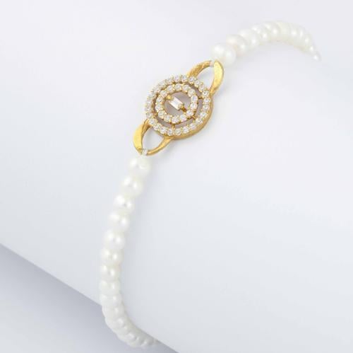 سوار لؤلؤ وذهب بقلادة بتصميم دائري مرصع بالزركون