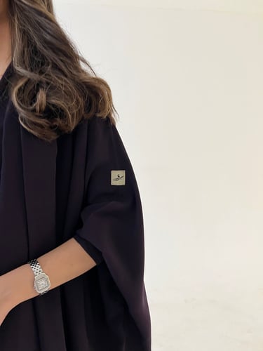 موف غامق نص بشت أكمام ضيقه