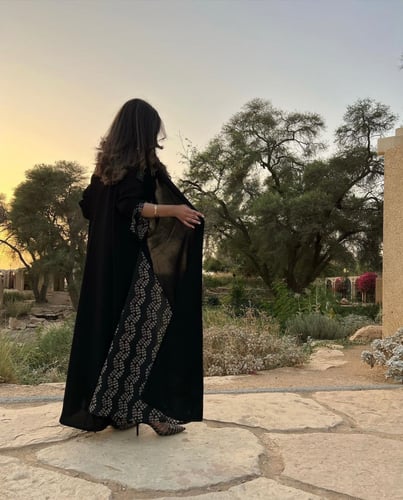 كريب ولنن مطرز ملون