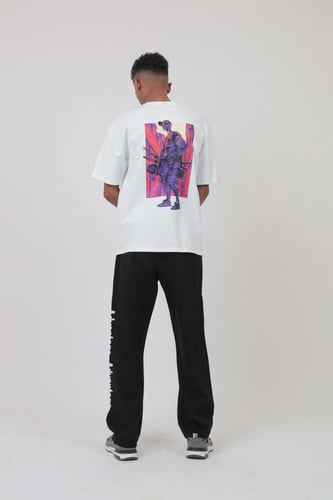 تيشرت اوفر سايز ابيض بطبعة فتى الساموراي S-155