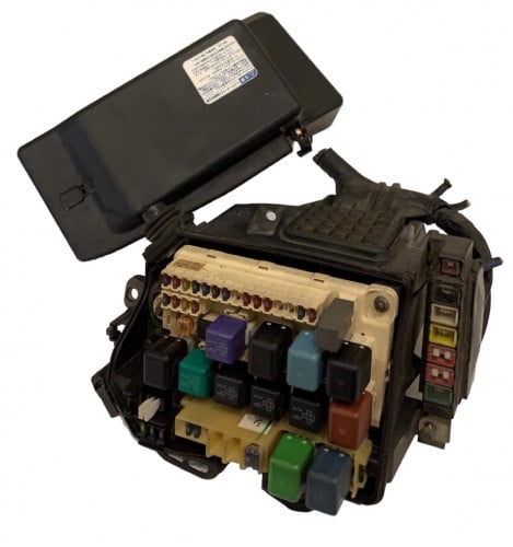 علبة فيوزات لكزس400