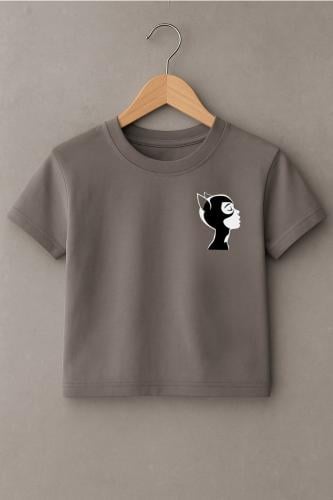 تي شيرت نسائي بطباعة صغيرة جانبية