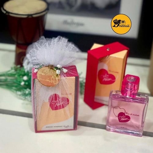 عطور وردية مع التغليف