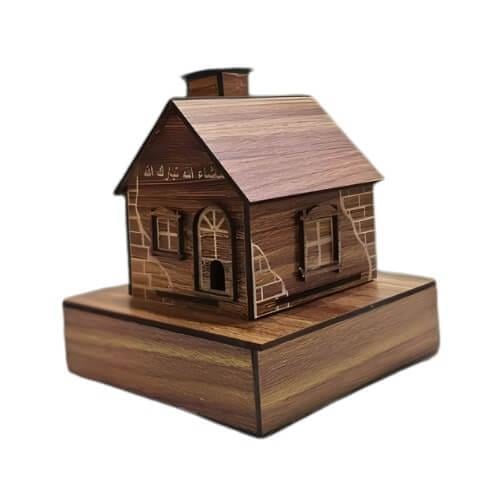 مبخرة خشبية فاخرة بتصميم بيت مع نقش عبارة